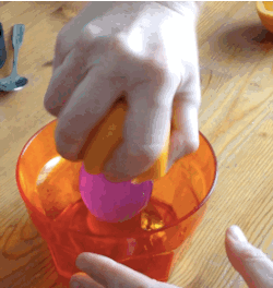 Buttplug juice-presser i brug